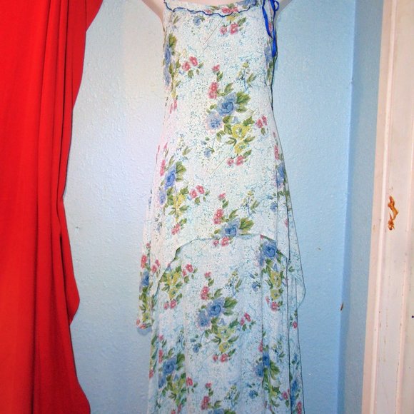 Pretty Layered Summer Dress - Picture 9 of 10